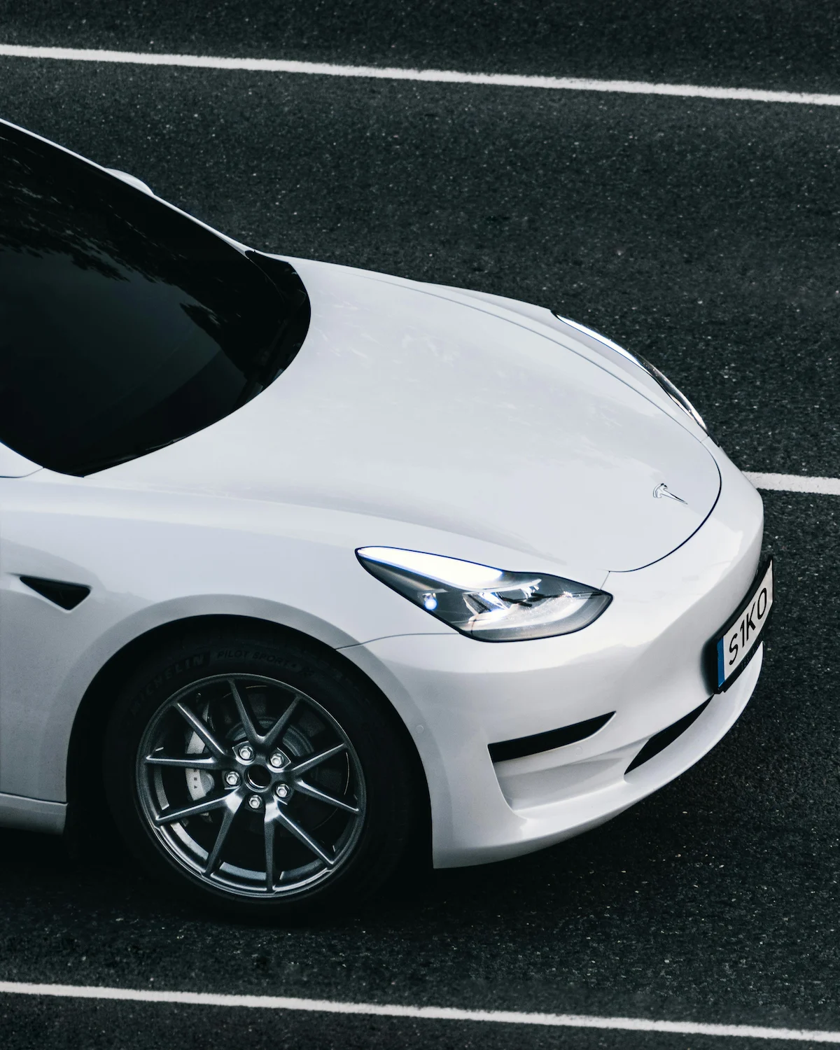 Carrosserie Tesla Marseille - Premium AutoCare Tesla Body Shop certifié